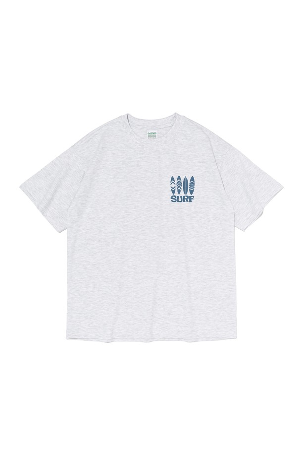 TRAVEL LINE 서핑 반소매 티셔츠 (그레이)는 시원한 여름을 위한 필수 아이템입니다. 부드러운 면과 폴리에스테르 혼방 소재로 제작되어 통기성이 뛰어나고, 레귤러핏의 편안한 착용감을 제공합니다. 서핑보드 그래픽 디자인이 돋보이는 이 캐주얼 티셔츠는 일상 및 여행 시 스타일리시하게 연출하기 좋습니다.
