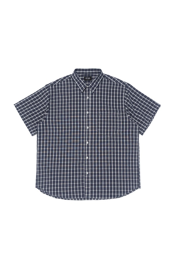 CREEZ 루즈핏 체크 반팔 셔츠(네이비)는 봄, 여름 시즌에 어울리는 캐주얼한 스타일의 셔츠입니다. 면과 폴리에스테르 혼방 소재로 제작되어 통기성이 좋고 착용감이 편안하며 루즈핏으로 편안하게 착용 가능합니다. 네이비 컬러의 체크 패턴으로 다양한 스타일링에 활용하기 좋습니다.
