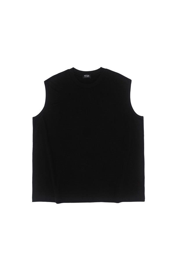 PLAIN BOX OVER SLEEVELESS SHIRT (BLACK)는 부드러운 면 소재로 제작된, 일상복으로 활용하기 좋은 민소매 티셔츠입니다. 라운드넥에 레귤러핏으로 편안하게 착용할 수 있으며, 얇은 두께감과 박시한 실루엣이 특징입니다. 베이직하고 미니멀한 스타일로 여름철 다양한 룩에 매치하기 좋습니다.
