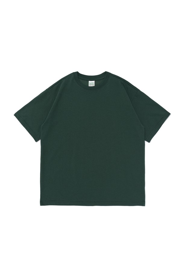 빈티지 솔리드 에어 반팔 티셔츠 (GREEN)는 면과 폴리에스터 혼방 소재로 제작되어 부드러운 촉감과 쾌적한 착용감을 제공합니다. 베이직한 디자인에 스탠다드핏으로 편안하게 착용 가능하며, 소매, 밑단, 넥 라인은 더블 스티치 마감으로 내구성을 높였습니다. 데일리 및 캐주얼 스타일 모두 소화 가능한 활용도 높은 반팔 티셔츠입니다.
