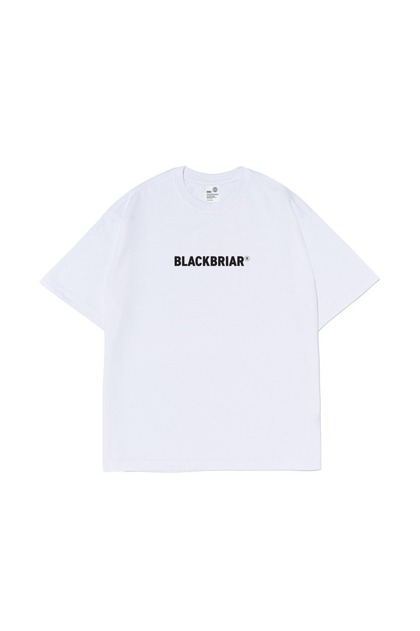 베이직 로고 티셔츠 (화이트)는 여행, 휴가, 여름 바캉스룩에 어울리는 스포티하면서도 미니멀한 스타일의 상의입니다. 에어쿨 원단으로 제작되어 흡습, 속건 기능과 뛰어난 통기성을 제공하며, 부드러운 촉감으로 편안한 착용감을 선사합니다. 면과 폴리에스테르 혼방 소재로 제작되어 내구성이 우수하며, 세탁 후에도 형태 유지력이 뛰어납니다. 라운드넥에 반소매 디자인으로, 데일리룩으로 활용하기 좋습니다. 화이트, 와인, 카키 세 가지 컬러로 만나보세요.
