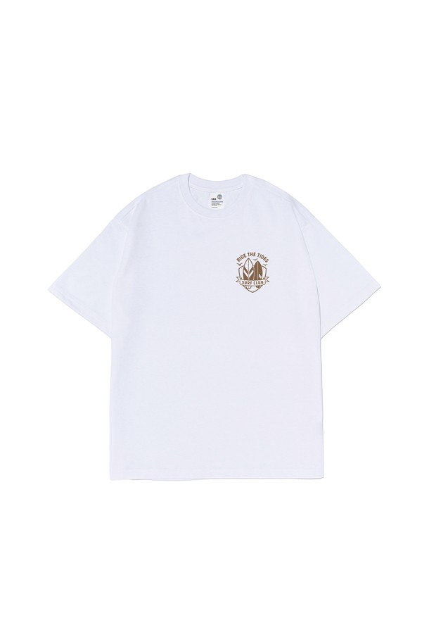 **서프 클럽 로고 티셔츠 (화이트)**는 스포티하고 캐주얼한 스타일을 연출하기에 좋은 아이템입니다. 면과 폴리에스테르 혼방 소재로 제작되어 부드러운 촉감과 우수한 통기성을 자랑하며, 활동적인 움직임에도 쾌적함을 유지합니다. 에어로쿨 원단 기술을 적용하여 흡습, 냉감, 속건 기능을 강화했으며, 내구성과 형태 유지력이 뛰어나 오랫동안 변함없이 착용할 수 있습니다. 레귤러핏으로 제작되어 편안한 착용감을 선사하며, 피트니스룩, 러닝룩 등 다양한 TPO에 활용 가능합니다. 깔끔한 화이트 컬러에 서프 클럽 로고가 포인트로 디자인되어 미니멀한 매력을 더합니다.
