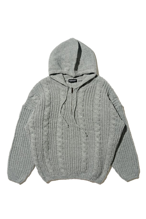 부드러운 울 소재의 케이블 웨이트 후드 니트반집업 (그레이)입니다. 포근한 두께감과 루즈핏으로 편안한 착용감을 선사하며, 가을과 겨울에 따뜻하게 입을 수 있습니다. 후드와 반집업 디자인으로 캐주얼하면서도 베이직한 스타일을 연출하며, 집콕룩이나 산책룩으로 활용하기 좋습니다. 케이블 패턴이 돋보이는 디자인으로, 미니멀하고 클래식한 스타일을 선호하는 여성분들께 추천합니다. 
