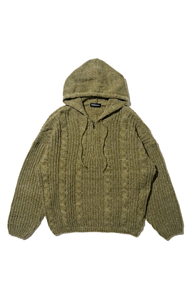 따뜻함과 스타일을 모두 갖춘 케이블 웨이트 후드 니트 반집업 (카키)입니다. 넉넉한 루즈핏으로 편안한 착용감을 선사하며, 두꺼운 니트 소재와 후드 디자인으로 한겨울에도 따뜻하게 입을 수 있습니다. 케이블 패턴이 돋보이는 디자인은 캐주얼하면서도 베이직한 무드를 연출하며, 반집업 디테일로 다양한 스타일을 소화할 수 있습니다. 크롭 기장으로 트렌디함을 더했으며, 웨이트 디테일로 유니크한 포인트를 더했습니다. 가을, 겨울철 데일리룩에 활용하기 좋은 아이템입니다.
