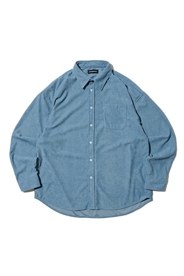 클래식 코듀로이 세미 셔츠 (블루)는 가을과 겨울에 어울리는, 부드러운 촉감의 두꺼운 코듀로이 소재로 제작된 남녀 공용 셔츠입니다. 차이나 칼라와 루즈핏 디자인으로 클래식하면서도 캐주얼한 스타일을 연출하며, 출근룩이나 비즈니스 캐주얼에 활용하기 좋습니다. 긴 소매와 포켓 디테일이 돋보이며, 무지 패턴의 블루 컬러가 미니멀한 무드를 더합니다. 
