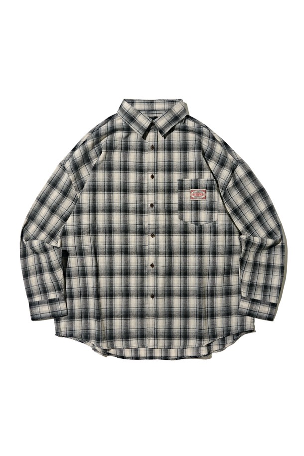 블랙 컬러의 라벨패치 플란넬 체크 셔츠입니다. 면과 플란넬 소재의 혼방으로 제작되어 부드러운 촉감을 선사하며, 가을과 겨울에 따뜻하게 착용하기 좋습니다. 차이나 칼라와 레귤러핏 디자인으로 캐주얼하고 베이직한 스타일을 연출합니다. 긴 소매와 두꺼운 두께감으로 보온성을 높였으며, 라벨패치 디테일이 돋보입니다. 체크 패턴이 돋보이는 이 셔츠는 일상복으로 활용하기 좋습니다.
