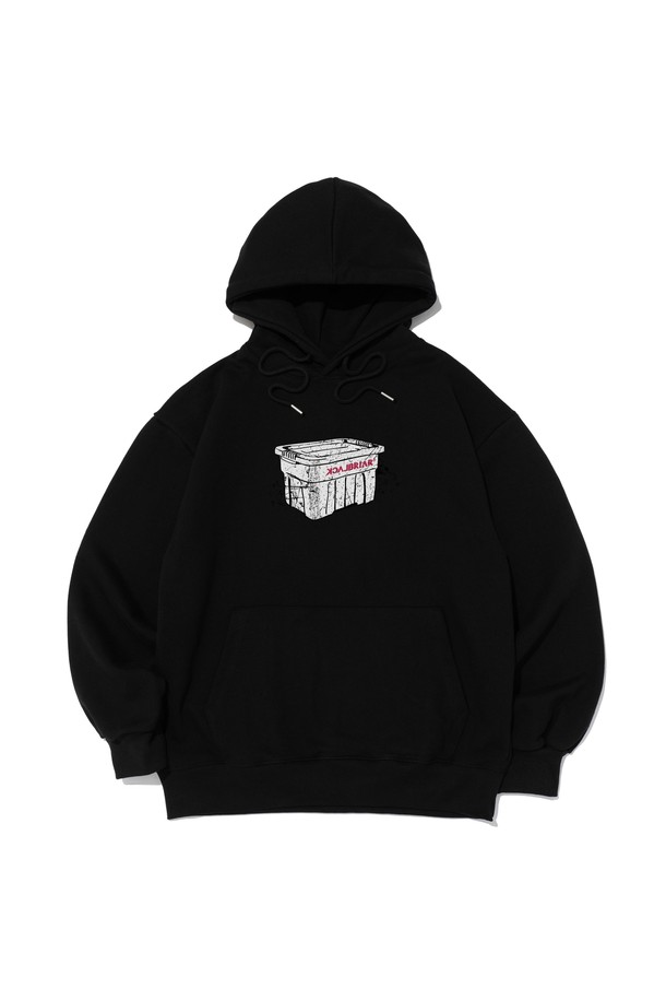 **[기모선택] 캠핑 컨테이너 프린팅 후드 티셔츠 (블랙)**는 캠핑과 일상에서 모두 활용 가능한 공용 후드 티셔츠입니다. 가을, 겨울 시즌에 적합하며, 캐주얼 및 스포티한 스타일을 연출할 수 있습니다. 레귤러 핏에 레귤러 기장으로 편안하게 착용 가능하며, 부드러운 촉감의 면 소재에 선택적으로 기모 안감을 더해 보온성을 높였습니다. 블랙 컬러에 캠핑 컨테이너 프린팅이 돋보이는 디자인으로, 캠핑룩을 완성하기 좋습니다. 긴 소매 기장의 후드 티셔츠입니다.
