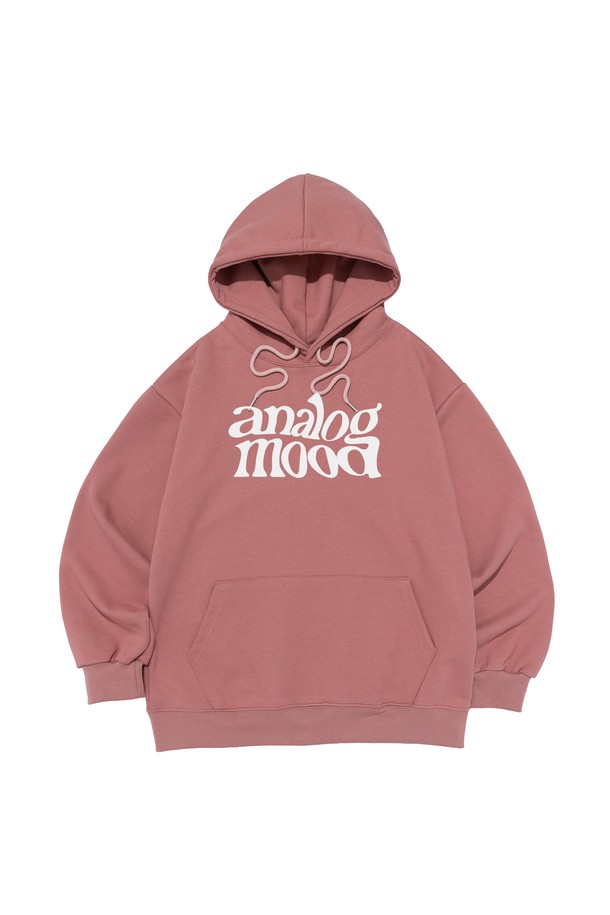 따뜻하고 포근한 [기모선택] 웨이브 로고 후드티셔츠 (핑크)입니다. 부드러운 면, 폴리에스테르 혼방 소재에 기모 안감을 더해 가을, 겨울철에도 든든하게 착용할 수 있습니다. 캐주얼하고 베이직한 스타일로, 집콕룩이나 산책룩 등 어떤 TPO에도 잘 어울립니다. 세미오버핏 디자인으로 편안한 착용감을 선사하며, 밴디지 디자인과 웨이브 로고가 돋보입니다. 세탁 후 변형을 최소화하여 관리가 용이하며, 실용적인 디자인으로 데일리 아이템으로 활용하기 좋습니다.
