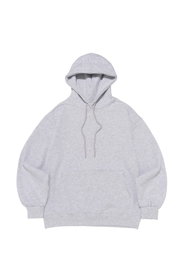 [기모선택] 에센셜 플랜 후드티셔츠 (라이트그레이)는 베이직하고 미니멀한 스타일의 후드티셔츠입니다. 가을과 겨울에 적합하며, 부드러운 기모 안감으로 따뜻하게 착용할 수 있습니다. 면, 폴리에스테르 혼방 소재로 제작되어 편안한 착용감을 제공하며, 세미 오버핏으로 자연스러운 핏을 연출합니다. 라이트그레이 컬러의 무지 디자인으로 어떤 스타일에도 쉽게 매치할 수 있는 데일리 아이템입니다. 긴 소매 기장의 레귤러 기장으로, 활용도가 높습니다.
