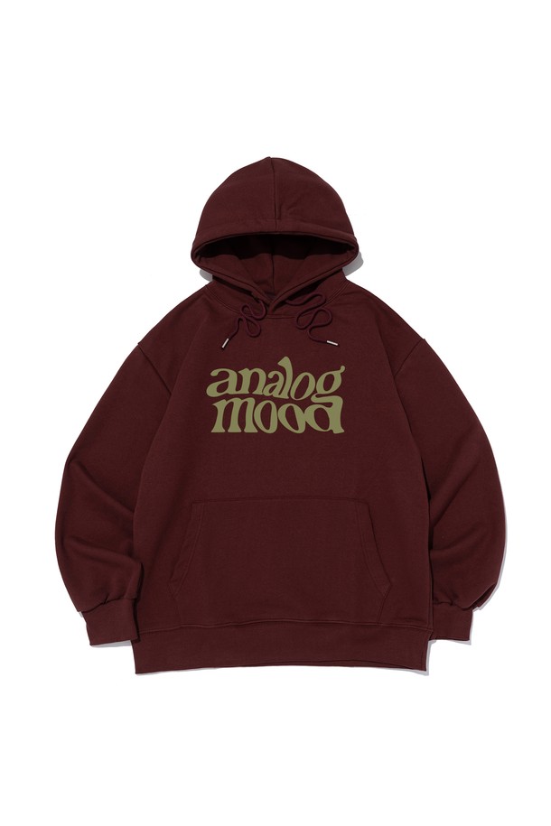 **[기모선택] 웨이브 로고 후드티셔츠 (와인/카키)**는 가을, 겨울 시즌에 따뜻하게 착용할 수 있는 후드 티셔츠입니다. 면, 폴리에스테르 혼방 소재에 기모 안감을 더해 부드러운 촉감을 선사하며, 두꺼운 두께감으로 보온성을 높였습니다. 캐주얼 스타일의 이 티셔츠는 세미 오버핏으로 편안한 착용감을 제공하며, 와인과 카키 두 가지 색상으로 제공됩니다. 웨이브 로고 디자인이 돋보이며, 세탁 후 변형을 최소화하여 오래도록 즐겨 입을 수 있습니다.
