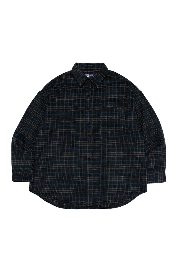 HEAVY LIGHT OVER NAPPING 체크 셔츠 (그린)는 가을과 겨울에 어울리는 남녀공용 셔츠입니다. 부드러운 기모 소재와 두꺼운 두께감으로 포근한 착용감을 선사하며, 오버핏 디자인과 넉넉한 기장으로 편안한 활동성을 제공합니다. 캐주얼, 스트리트, 클래식 등 다양한 스타일 연출에 활용 가능한 체크 패턴 셔츠입니다. 칼라넥과 긴 소매 디자인으로 깔끔하면서도 세련된 분위기를 연출할 수 있습니다. 일상생활에서 폭넓게 활용하기 좋은 아이템입니다.
