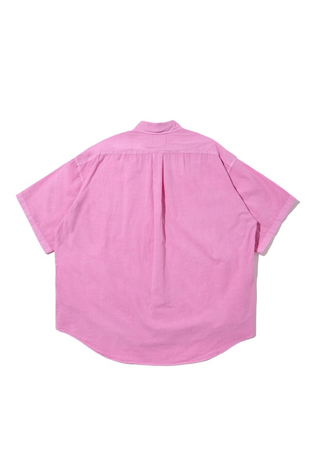 CB PIGMENT SHORT SLEEVE SHIRT (PINK)는 남녀 모두 착용 가능한 핑크 색상의 반소매 셔츠입니다. 면 소재로 제작되었으며, 피그먼트 워싱 가공을 통해 유니크한 컬러감을 자랑합니다. 오버핏의 캐주얼하고 스트릿 스타일로, 봄, 여름철 일상복으로 활용하기 좋습니다.
