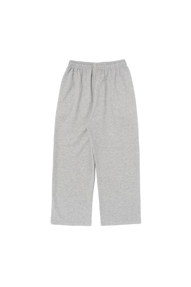 "AMERICAN LOGO LOGO SWEAT PANTS (GRAY)"는 남녀 공용으로, 캐주얼하고 빈티지한 스타일을 연출하는 스웨트 팬츠입니다. 면과 폴리에스테르 혼방 소재로 제작되어 부드러운 촉감과 편안한 착용감을 제공하며, 레귤러핏에 긴 기장으로 제작되었습니다. 봄, 가을, 겨울에 활용하기 좋으며, 로고 패턴과 밴딩 허리로 디자인되어 데일리 아이템으로 추천합니다.
