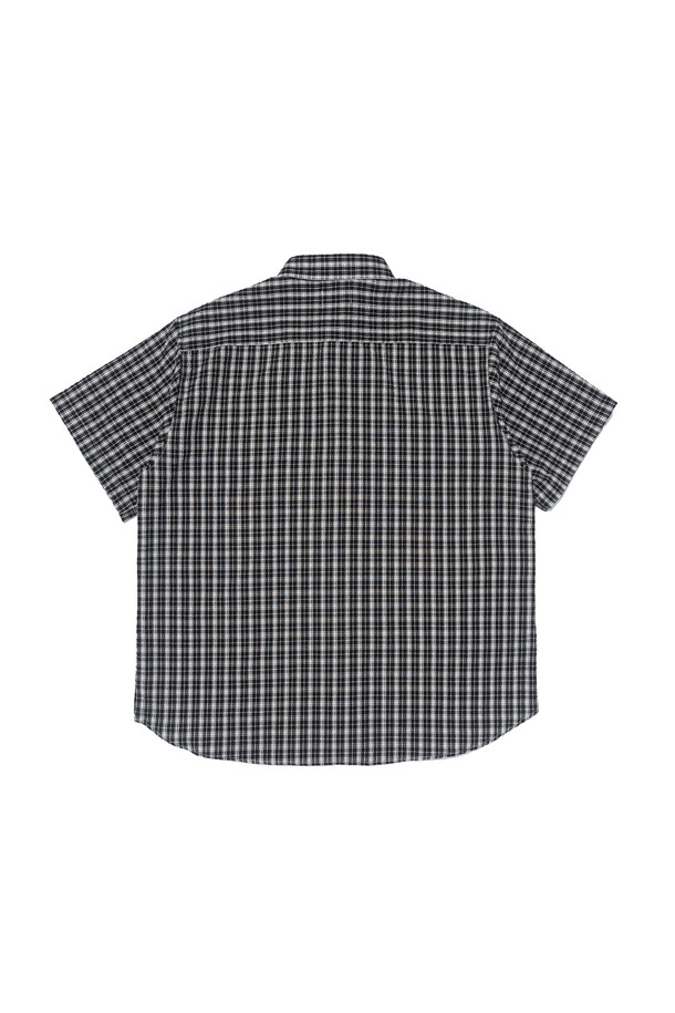 CREEZ 루즈핏 체크 반팔 셔츠 (블랙)는 남성용 셔츠로, 봄과 여름에 시원하게 착용할 수 있습니다. 면과 폴리에스테르 혼방 소재로 제작되어 통기성이 뛰어나며, 베이직하면서도 캐주얼한 체크 패턴 디자인으로 다양한 스타일에 활용하기 좋습니다. 루즈핏으로 편안한 착용감을 선사하며, 일상복으로 안성맞춤입니다.
