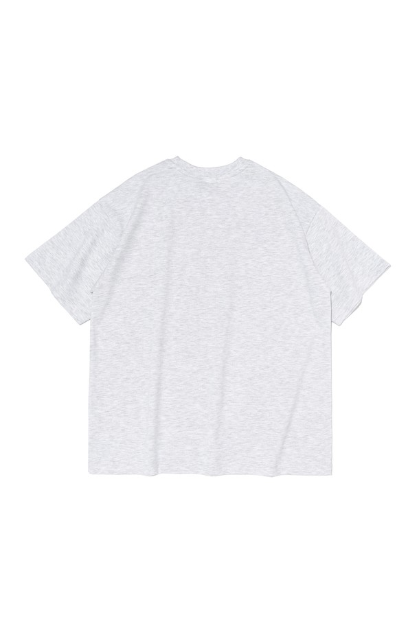 "AMERICAN FREEDOM" 반팔 티셔츠 (그레이)는 남녀 공용으로, 봄, 여름 계절에 캐주얼하고 베이직한 스타일을 연출하기 좋은 아이템입니다. 부드러운 면 소재로 제작되어 편안한 착용감을 선사하며, 레귤러 핏과 라운드넥 디자인으로 어떤 스타일에도 잘 어울립니다. 아메리칸 플래그 프린트가 돋보이는 이 반팔 티셔츠는 일상생활에서 개성을 드러낼 수 있는 매력적인 아이템입니다.
