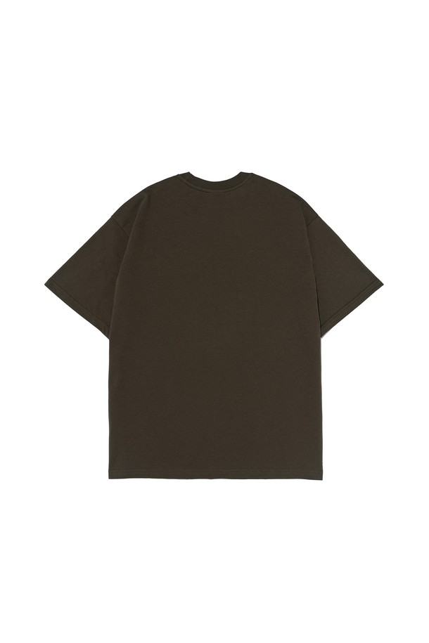 SHAKA(샤카) 로고 티셔츠 (카키)는 베이직한 스타일을 추구하는 분들을 위한 티셔츠입니다. 봄, 여름 시즌에 적합하며, 라운드넥과 반소매 디자인으로 편안하게 착용할 수 있습니다. 일상에서 동네 마실룩이나 카페룩으로 활용하기 좋으며, 캐주얼하면서도 미니멀한 분위기를 연출합니다. 카키 색상에 SHAKA(샤카) 로고가 포인트로 디자인되어 있습니다.
