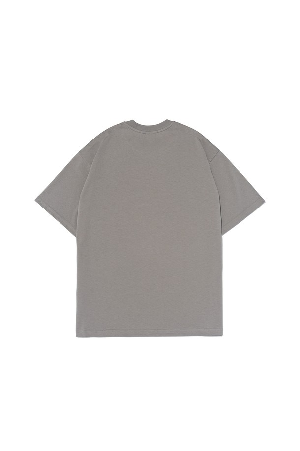 SHAKA(샤카) 로고 티셔츠 (그레이)는 면과 플리스 혼방 소재로 제작되어 부드러운 촉감과 흡습, 속건, 통기 기능을 제공합니다. 일상, 스포츠 활동, 아웃도어 활동 모두에 적합하며, 봄, 여름 계절에 착용하기 좋습니다. 레귤러핏에 라운드넥 디자인으로 편안한 착용감을 선사하며, 에어로쿨 원단 기술을 적용하여 세탁 후에도 형태 유지력이 뛰어납니다. 심플한 로고 패턴과 스포티, 캐주얼 무드를 동시에 연출하여 미니멀한 스타일을 선호하는 분들께 추천합니다.
