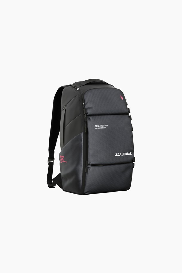 35L 익스트림 트래블 백팩 7.0 PRO는 여행, 하이킹, 백패킹에 적합한 남성용 백팩입니다. 35L 라지 사이즈로, 폴리에스테르와 나일론 소재를 사용하여 내구성을 높였습니다. 방수 및 생활 방수 기능을 갖췄으며, 3M 반사 소재를 적용하여 재귀반사 기능을 제공합니다. 미니멀, 고프코어, 스포티 스타일의 여행룩에 어울리며, 무지 디자인에 사각 모양, 지퍼형 잠금 방식을 갖추었습니다. 360도 회전 가능하며 TPU 코팅 처리되어 있습니다.
