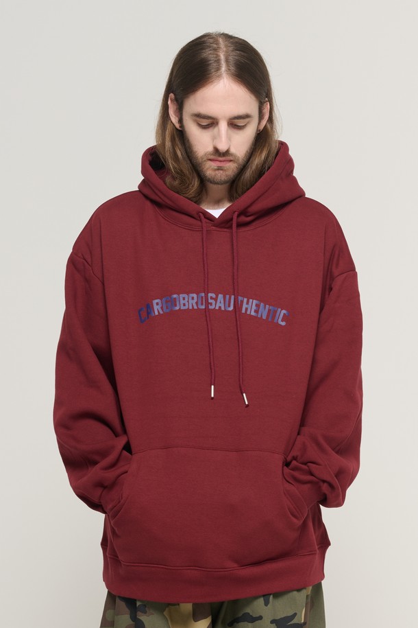 ARCH 로고 오버 후드 티셔츠 (버건디)는 캐주얼하고 스트릿한 스타일을 연출하기에 적합한 후드 티셔츠입니다. 면과 폴리에스테르 혼방 소재로 제작되어 부드러운 촉감을 선사하며, 두꺼운 두께감으로 따뜻하게 착용할 수 있습니다. 아치형 로고 디테일이 돋보이며, 오버핏 디자인으로 편안한 착용감을 제공합니다. 남녀 모두 착용 가능하며, 봄, 가을, 겨울철에 일상 및 캐주얼룩에 활용하기 좋습니다. 긴 소매 기장과 레귤러 기장으로 다양한 스타일링이 가능합니다.
