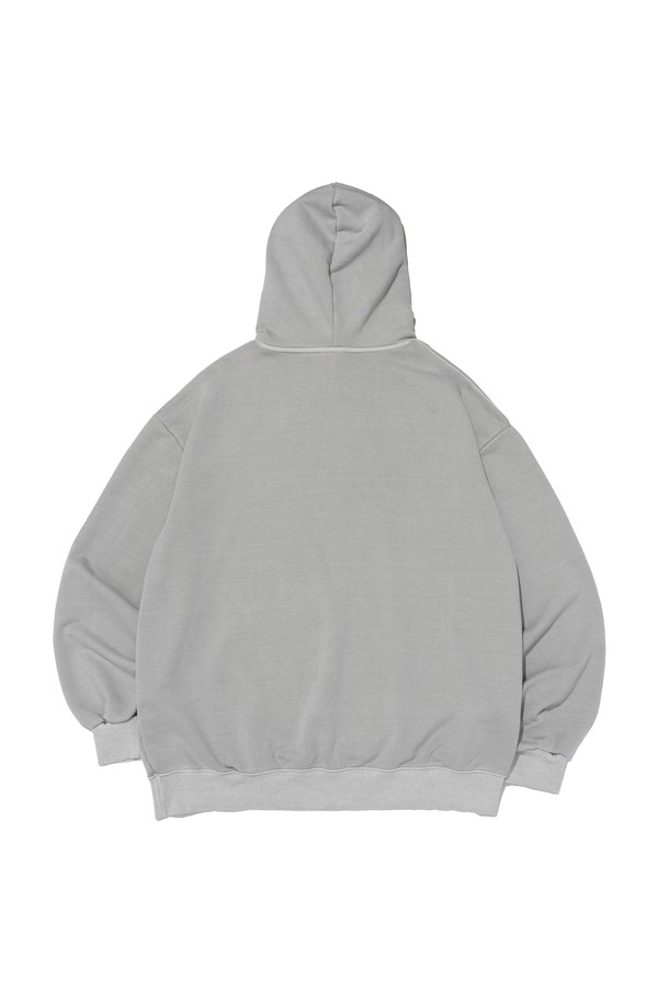 ESSENTIAL LOGO PIGMENT HOOD T-SHIRT (GRAY)는 미니멀하고 캐주얼한 스타일의 공용 후드 티셔츠입니다. 그레이, 버건디, 베이지 세 가지 색상으로 출시되었으며, 봄, 여름, 가을, 겨울 사계절 내내 착용 가능합니다. 면, 폴리에스테르, 폴리우레탄 혼방 소재로 제작되었으며, 부드러운 촉감을 자랑합니다. 피그먼트 워싱 가공을 거친 오버핏 디자인에 미니멀한 로고가 특징이며, 단품 또는 이너로 활용하기 좋습니다. 긴 소매 기장의 레귤러 기장으로 편안하게 착용할 수 있습니다.
