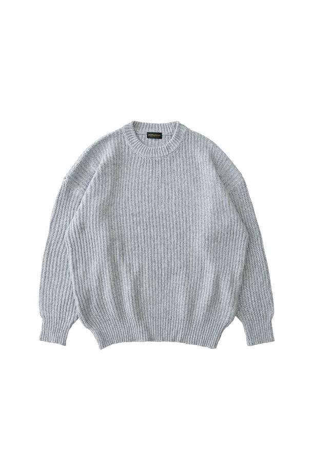 보카시 블렌드 라운드 니트 (그레이)는 부드러운 촉감의 비스코스, 폴리에스테르 혼방 소재로 제작되어 가을, 겨울 시즌에 적합합니다. 중간 두께감의 레귤러핏 니트로, 라운드넥 디자인과 긴소매로 베이직하고 미니멀한 스타일을 연출합니다. 데일리룩 연출에 용이하며, 레이어드하여 다양한 스타일을 소화할 수 있습니다. 보카시 패턴이 은은하게 돋보이며, 신축성이 있어 편안한 착용감을 선사합니다. 겨울 데일리룩에 클래식하고 캐주얼한 무드를 더해 보세요.
