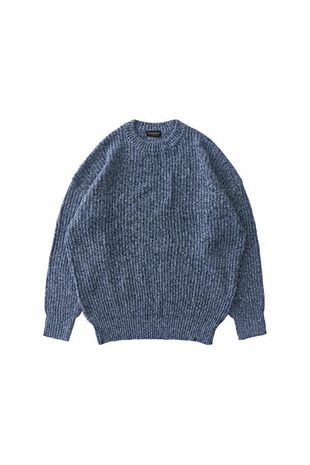 보카시 블렌드 라운드 니트 (블루)는 울과 아크릴 혼방 소재로 제작되어 부드러운 촉감을 선사하는 남녀 공용 니트입니다. 가을과 겨울에 어울리는 두꺼운 두께감으로 따뜻하게 착용할 수 있으며, 레귤러 핏과 라운드넥 디자인으로 편안한 착용감을 제공합니다. 베이직한 스타일의 보카시 패턴이 특징이며, 클래식, 미니멀, 캐주얼 등 다양한 스타일에 활용할 수 있습니다. 긴소매 기장으로 간결하고 깔끔한 실루엣을 연출합니다.
