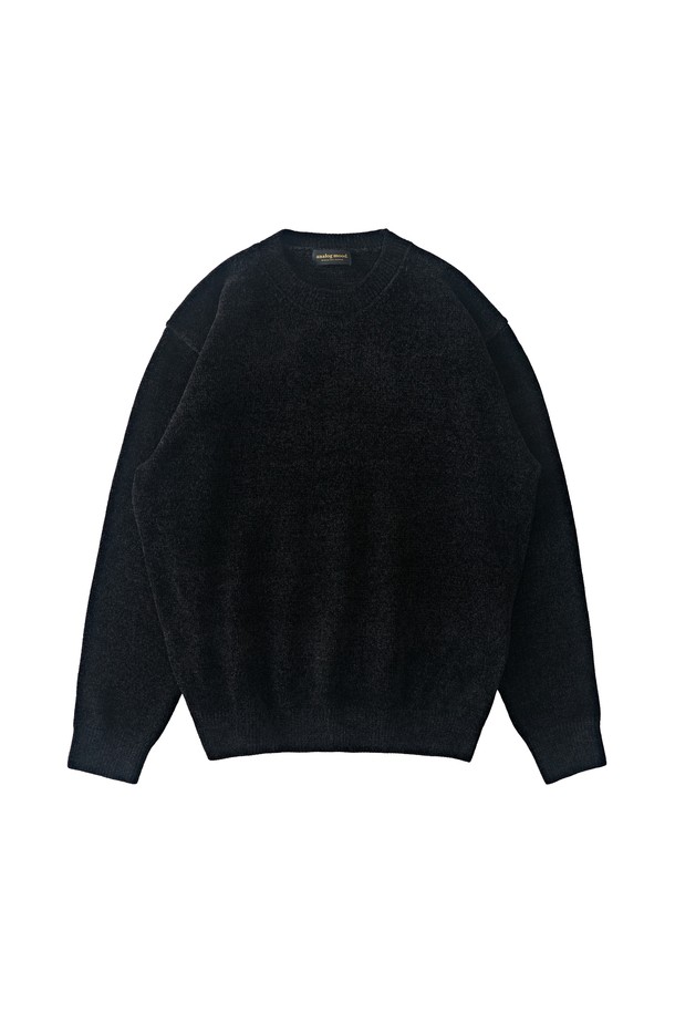 벨로아 클래식 라운드 니트 (블랙)는 미니멀하고 클래식한 스타일을 추구하는 분들을 위한 데일리 니트입니다. 가을과 겨울에 어울리는 릴랙스핏으로 편안하게 착용할 수 있으며, 부드러운 촉감과 가벼운 착용감을 제공합니다. 모달 54%, 폴리에스테르 26%, 야크 20% 혼방 소재로 제작되어 보온성을 높였습니다. 라운드넥과 긴 소매 디자인으로 다양한 스타일 연출이 가능하며, FREE 사이즈로 제작되었습니다. 겨울 데일리룩 또는 카페룩으로 활용하기 좋습니다.
