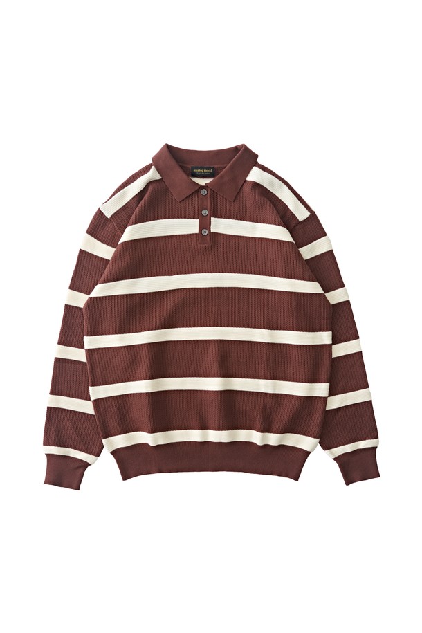 모던한 디자인의 브라운 컬러 단가라 스트라이프 니트입니다. 가을과 겨울에 어울리는 릴랙스 핏과 긴소매 디자인으로, 부드러운 촉감이 특징입니다. 비스코스, 폴리에스테르, 나일론 혼방 소재로 제작되어 편안한 착용감을 선사합니다. 깔끔한 실루엣으로 단독 착용이 가능하며, 데이트룩 또는 겨울 데일리룩에 활용하기 좋습니다. 클래식, 미니멀, 캐주얼 스타일을 모두 소화하는 활용도 높은 아이템입니다.
