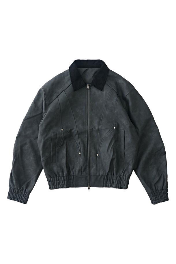 빈티지 감성을 더한 블랙 컬러의 "빈티지 리벳 워크 재킷"입니다. 봄, 가을 간절기에 활용하기 좋은 중간 두께감의 면 소재로 제작되었으며, 루즈핏으로 편안한 착용감을 선사합니다. 밋밋함을 덜어주는 리벳 디테일이 돋보이며, 데이트룩, 쇼핑룩 등 캐주얼한 스타일에 잘 어울립니다. 버튼 여밈 방식과 긴 소매 기장으로 클래식한 워크웨어 스타일을 연출해보세요.
