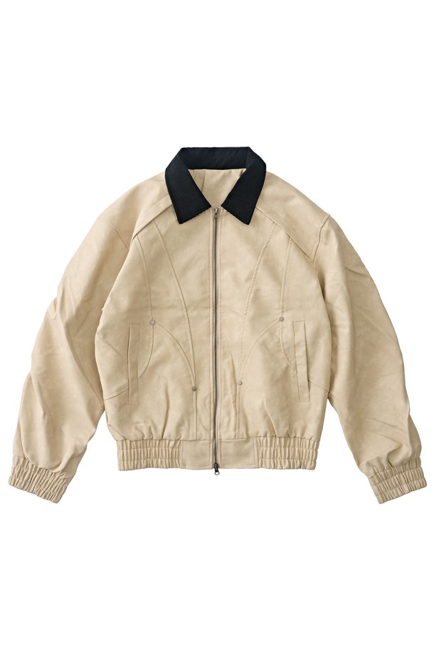 빈티지 감성을 더한 베이지 컬러의 워크 재킷입니다. 봄, 가을 간절기에 활용하기 좋은 루즈핏으로, 편안한 착용감을 선사합니다. 폴리에스터 소재로 제작되어 부드러운 촉감을 느낄 수 있으며, 리벳 디테일과 밑단 밴딩, 배색 카라가 디자인의 포인트를 더합니다. 캐주얼한 스타일을 연출하기에 좋으며, 일상복으로 활용하기에 적합합니다. 집업 스타일로 간편하게 입고 벗을 수 있습니다.
