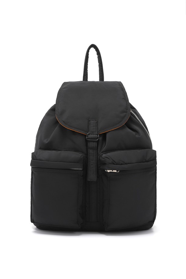 모노 투포켓 라이트 백팩 (블랙)은 일상과 여행 등 다양한 TPO에 활용하기 좋은 가방입니다. 가볍고 튼튼한 나일론 소재로 제작되어 넉넉한 수납공간을 제공하며, 안정적인 구조를 갖추어 소지품을 안전하게 보관할 수 있습니다. 베이직하고 캐주얼한 디자인에 투 포켓 디테일이 더해져 실용성을 높였으며, 미니멀, 클래식 스타일을 선호하는 남성분들에게 적합합니다. 사각형 모양에 지퍼형 잠금 방식으로 편리하게 사용할 수 있습니다.
