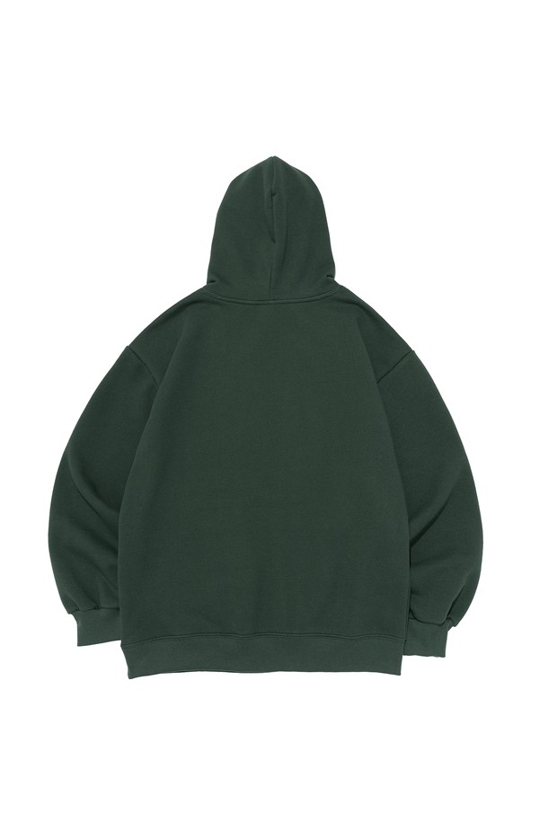 **[기모선택] 웨이브 로고 후드티셔츠 (그린)**

부드러운 촉감의 면, 폴리에스테르 혼방 소재로 제작된 그린 컬러의 후드 티셔츠입니다. 기모 안감으로 포근함을 더하여 가을과 겨울철에 따뜻하게 착용할 수 있습니다. 넉넉한 세미 오버핏으로 편안한 착용감을 선사하며, 데일리 캐주얼룩, 캠핑룩, 집콕룩 등 다양한 스타일을 연출하기 좋습니다. 웨이브 로고가 포인트로 들어가 캐주얼하고 미니멀한 스타일을 완성하며, 세탁 후 변형이 적어 관리 또한 용이합니다. 기모 선택이 가능하여 취향에 맞게 선택할 수 있습니다.
