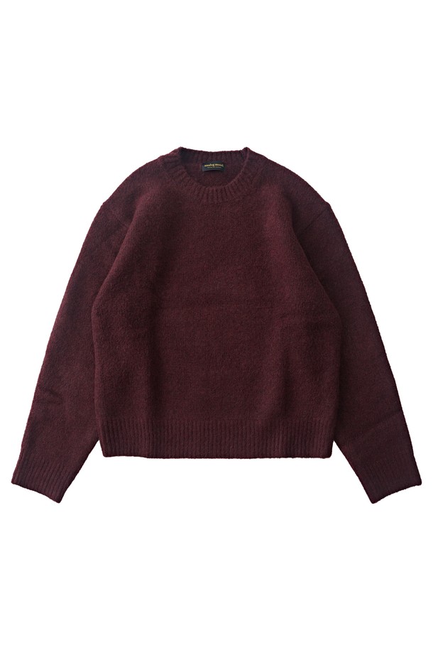 데일리 앙고라 라운드 니트 (버건디)는 가을, 겨울 시즌에 어울리는 여성 니트입니다. 미니멀, 베이직, 캐주얼 스타일을 위한 아이템으로, 부드러운 촉감과 보온성을 제공합니다. 라운드넥 디자인에 레귤러핏으로 제작되었으며, 소매는 긴 기장입니다. 아크릴, 폴리에스터, 나일론, 울, 스판덱스, 앙고라 혼방 소재로 제작되어 편안함을 선사합니다. 버건디 색상과 무지 패턴으로 다양한 룩에 매치하기 용이합니다.
