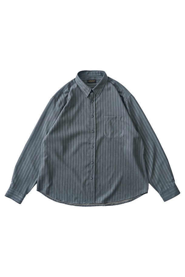 누브크 텍스처 스트라이프 셔츠 (차콜)는 남녀 공용으로 제작되어, 봄, 가을에 착용하기 좋은 긴소매 셔츠입니다. 차콜 및 그레이 컬러로 출시되었으며, 부드러운 촉감의 폴리에스테르와 나일론 혼방 소재를 사용하여 편안한 착용감을 제공합니다. 레귤러핏과 카라넥 디자인으로 클래식, 캐주얼, 미니멀 스타일을 연출하며, 일상 및 비즈니스 캐주얼, 출근룩에 적합합니다. 중간 두께감의 스트라이프 패턴으로 세련된 느낌을 더했습니다.
