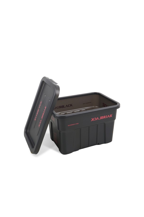 블랙브라이어 X 토르 컨테이너 / 22L는 캠핑 및 수납에 적합한 다용도 스토리지 박스입니다. 블랙과 핑크 두 가지 색상으로 출시되었으며, 폴리프로필렌 소재의 하드케이스 타입으로 제작되었습니다. 블랙브라이어와 토르의 콜라보레이션으로 탄생한 독특한 패턴이 특징입니다. 22L 사이즈로 넉넉한 수납 공간을 제공하며, 적층 가능하여 공간 활용도를 높였습니다. 뻣뻣한 촉감과 두꺼운 두께로 내구성이 우수합니다.
