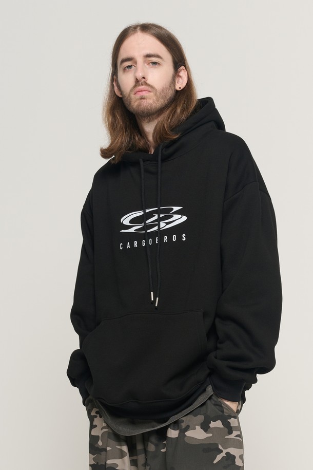 CIRCLE LOGO OVER HOOD T-SHIRT (BLACK)는 부드러운 면 소재로 제작되어 편안한 착용감을 선사합니다. 가을, 겨울 시즌에 적합하며, 오버핏 디자인과 두꺼운 두께감으로 따뜻함을 더해줍니다. 후드 디자인과 긴 소매, 로고 프린팅으로 스트릿, 캐주얼 스타일을 연출할 수 있습니다. 집콕룩, 산책룩 등 다양한 TPO에 활용하기 좋은 블랙 컬러의 후드 티셔츠입니다. 데일리룩에 포인트 주기 좋은 아이템입니다.
