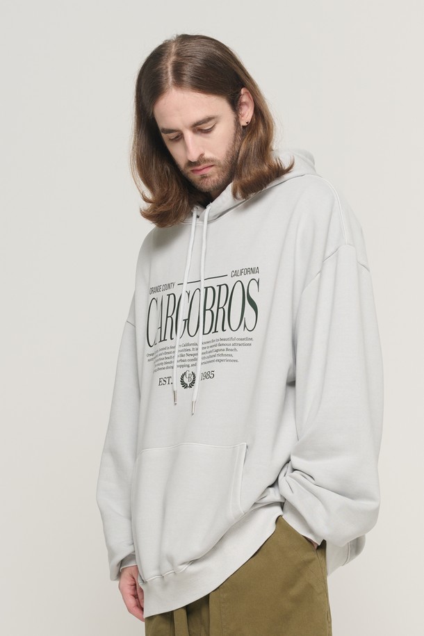 EASTERN LOGO 피그먼트 후드 티셔츠 (그레이)는 캐주얼, 미니멀, 클래식 스타일을 추구하는 당신을 위한 아이템입니다. 부드러운 촉감의 면, 폴리에스테르, 우레탄 혼방 소재로 제작되었으며, 봄, 가을, 겨울 세 계절 모두 활용 가능합니다. 오버핏으로 편안한 착용감을 선사하며, 빈티지 워싱 가공과 3중 구조 원단으로 내구성을 높였습니다. 프리미엄 세리프체 로고가 돋보이는 이 후드 티셔츠는 집콕룩, 겨울 데일리룩, 산책룩 등 다양한 TPO에 잘 어울립니다.
