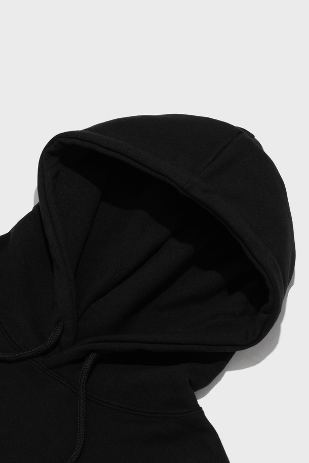 [기모선택] 로고 컬러 레터링 후드 티셔츠는 옐로우와 블랙 두 가지 색상으로 제공됩니다. 넉넉한 오버핏에 부드러운 기모 안감으로 따뜻하고 편안한 착용감을 선사합니다. 가을, 겨울 시즌 데일리룩을 책임질 캐주얼, 스트릿 스타일의 후드 티셔츠입니다. 후드 부분의 레터링 로고가 포인트이며, 긴 소매 기장으로 활동성을 높였습니다. 기모 선택이 가능하여 취향에 맞게 선택할 수 있습니다.
