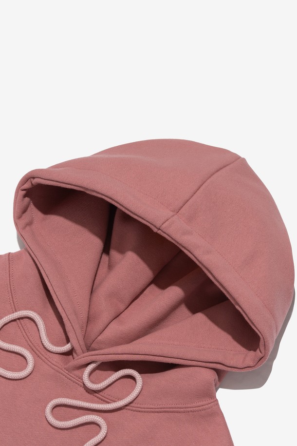 따뜻하고 포근한 [기모선택] 웨이브 로고 후드티셔츠 (핑크)입니다. 부드러운 면, 폴리에스테르 혼방 소재에 기모 안감을 더해 가을, 겨울철에도 든든하게 착용할 수 있습니다. 캐주얼하고 베이직한 스타일로, 집콕룩이나 산책룩 등 어떤 TPO에도 잘 어울립니다. 세미오버핏 디자인으로 편안한 착용감을 선사하며, 밴디지 디자인과 웨이브 로고가 돋보입니다. 세탁 후 변형을 최소화하여 관리가 용이하며, 실용적인 디자인으로 데일리 아이템으로 활용하기 좋습니다.
