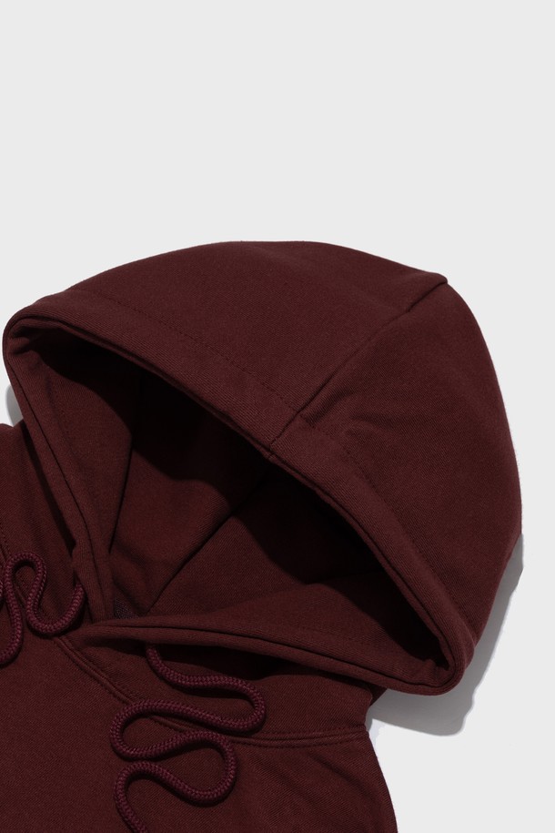 ANM 로고 후드티셔츠 (와인)는 부드러운 면과 폴리에스테르 혼방 소재로 제작되어 편안한 착용감을 선사합니다. 오버핏 디자인에 와인 컬러가 더해져 캐주얼하고 감각적인 스타일을 연출하며, 아치형 레터링 로고가 돋보입니다. 5가지 다채로운 컬러 옵션으로 제공되어 취향에 맞게 선택할 수 있으며, 집콕룩이나 산책룩 등 편안한 TPO에 활용하기 좋습니다. 미니멀, 스트리트 스타일을 즐기는 분들께 추천하는 필수 아이템입니다. 긴 소매 기장과 후드 디자인으로 간절기에도 활용하기 좋습니다.
