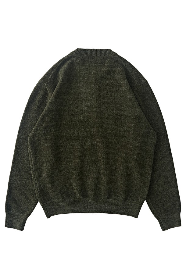 부드러운 벨로아 텍스처가 돋보이는 벨로아 리파인드 헨리넥 라운드 니트 카키입니다. 캐주얼, 베이직, 미니멀 스타일을 아우르는 디자인으로, 가을과 겨울에 활용하기 좋습니다. 헨리넥 디자인과 버튼 디테일이 포인트이며, 레귤러핏으로 편안하게 착용 가능합니다. 비스코스, 폴리에스테르, 아크릴, 스판덱스의 혼방 소재로 제작되어 부드러운 촉감을 선사합니다. 출근룩은 물론 일상에서도 멋스럽게 연출할 수 있는 긴소매 니트입니다.
