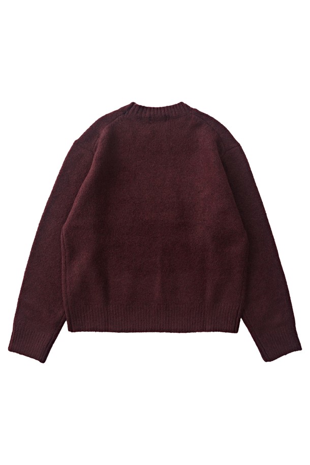 데일리 앙고라 라운드 니트 (버건디)는 가을, 겨울 시즌에 어울리는 여성 니트입니다. 미니멀, 베이직, 캐주얼 스타일을 위한 아이템으로, 부드러운 촉감과 보온성을 제공합니다. 라운드넥 디자인에 레귤러핏으로 제작되었으며, 소매는 긴 기장입니다. 아크릴, 폴리에스터, 나일론, 울, 스판덱스, 앙고라 혼방 소재로 제작되어 편안함을 선사합니다. 버건디 색상과 무지 패턴으로 다양한 룩에 매치하기 용이합니다.
