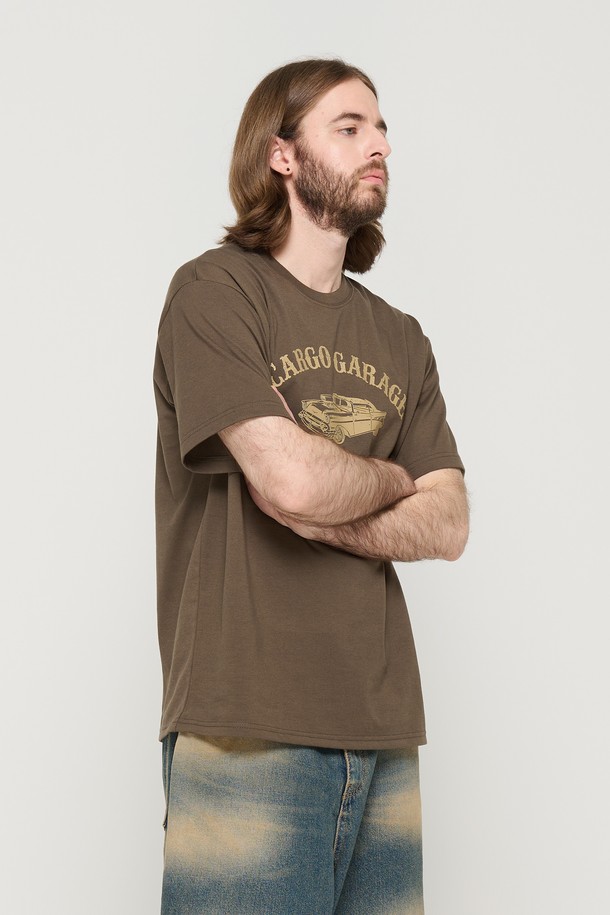 CARGOBROS - 반팔티셔츠 - OLD CAR PRINTING LOGO OVER SHORT SLEEVE T-SHIRT (KHAKI)