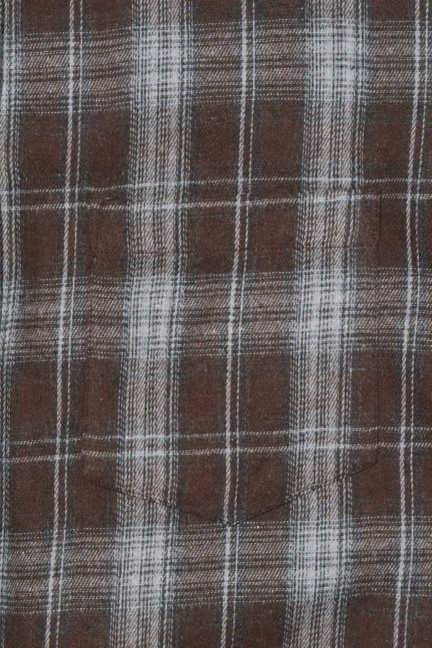 클래식 어반 체크셔츠 (브라운)는 봄, 가을에 어울리는 남녀 공용 상의입니다. 부드러운 촉감의 폴리에스테르와 면 혼방 소재로 제작되었으며, 오버핏과 레귤러 기장으로 편안한 착용감을 선사합니다. 차이나칼라와 긴소매 디자인, 브라운 컬러의 체크 패턴이 클래식하면서도 캐주얼한 분위기를 연출합니다. 셔츠/아우터 겸용이 가능하며 드레이프 실루엣으로 자연스러운 스타일을 완성합니다. 데이트룩, 카페룩, 가을 나들이룩 등 다양한 TPO에 매치하여 미니멀하고 세련된 스타일을 연출해보세요.
