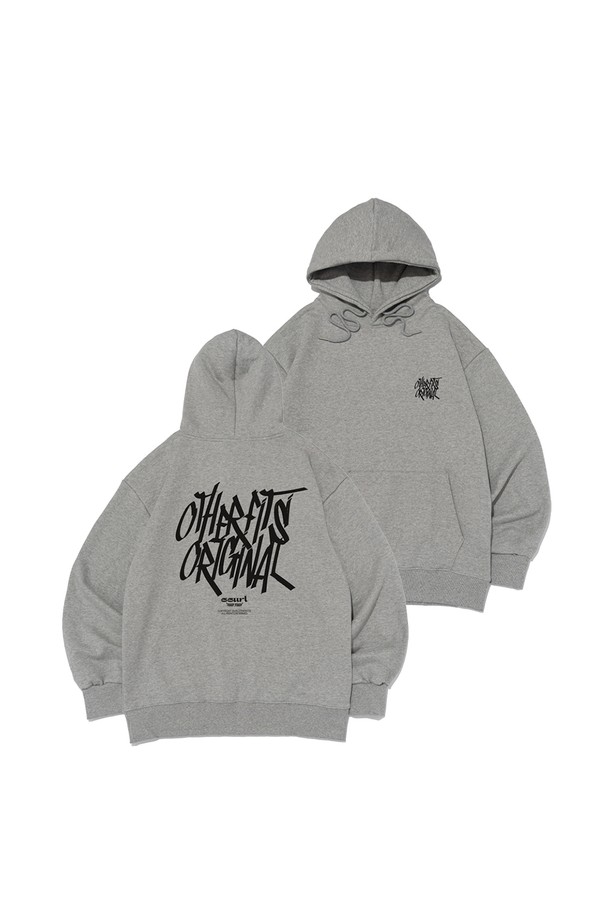 [기모/NO기모] 스트리트 로고 후드티셔츠 (그레이)는 부드러운 촉감의 면 소재에 기모 안감을 선택하여 가을, 겨울철 따뜻하게 착용할 수 있는 후드 티셔츠입니다. 레귤러핏으로 제작되었으며, 후드 디자인과 긴 소매로 편안한 착용감을 제공합니다. 그레이 컬러에 로고 프린트가 더해져 스트릿, 캐주얼 스타일을 연출하기 좋습니다. 두께감 있는 원단으로 제작되어 보온성을 높였으며, 기모/NO기모 옵션을 선택할 수 있습니다. 일상생활에서 스타일리시하게 활용하기 좋은 아이템입니다.
