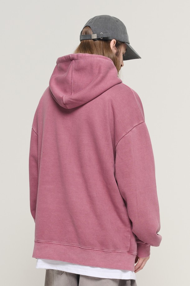 AMERICAN AUTHENTIC PIGMENT 후드 티셔츠 (버건디)는 남성 고객을 위한 캐주얼/스트릿 스타일의 후드 티셔츠입니다. 가을/겨울 시즌에 적합하며, 두꺼운 두께감과 부드러운 촉감이 특징입니다. 피그먼트 워싱 처리된 로고/프린트 패턴이 돋보이며, 오버핏으로 편안한 착용감을 선사합니다. 일상, 집콕, 산책 등 다양한 TPO에 활용하기 좋으며, 미니멀한 스타일 연출에도 용이합니다.
