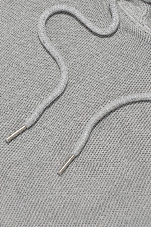 빈티지 웨이브 로고 피그먼트 후드 티셔츠 (그레이)는 캐주얼, 스트리트, 미니멀 스타일을 즐기는 분들을 위한 후드 티셔츠입니다. 부드러운 촉감의 면, 폴리에스테르, 우레탄 혼방 소재로 제작되었으며, 사계절 내내 편안하게 착용할 수 있습니다. 오버핏 디자인에 긴 소매, 후드넥 라인으로 편안함과 스타일리시함을 동시에 잡았습니다. 피그먼트 워싱 처리와 웨이브 로고 아트워크, 페인트 스플래터 효과가 더해져 유니크한 매력을 선사합니다. 집콕룩이나 동네 마실룩으로 활용하기 좋습니다.
