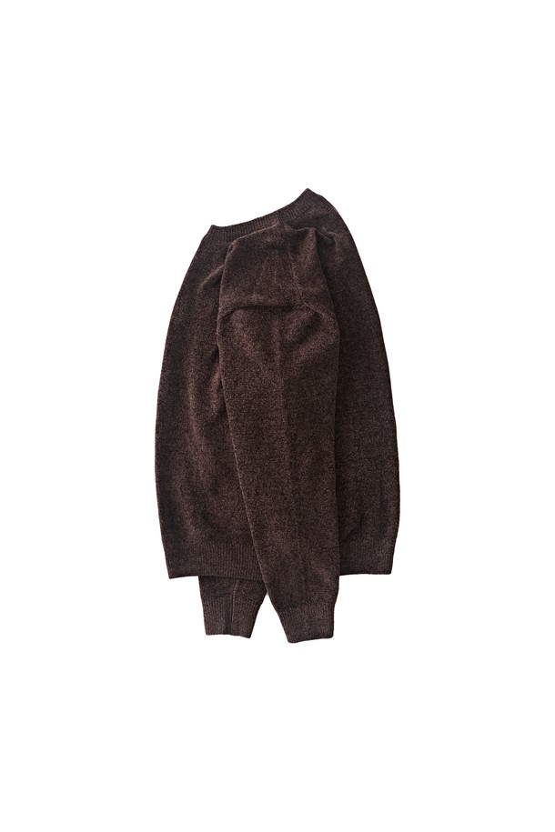 벨로아 클래식 라운드 니트 (브라운)는 가을, 겨울 시즌에 어울리는 여성 니트 스웨터입니다. 모달 54%, 폴리에스터 26%, 아크릴 20% 혼방 소재로 제작되어 부드러운 촉감을 선사하며 릴렉스 핏으로 편안하게 착용할 수 있습니다. 라운드넥 디자인에 무지 패턴으로 클래식하고 베이직한 스타일을 연출하며, 얇은 두께로 레이어드하여 다양한 스타일을 연출하기 좋습니다. 데일리룩이나 미니멀한 스타일을 즐겨 입는 분들께 추천하며, FREE 사이즈로 제작되었습니다. 긴 소매 기장으로 따뜻함을 더했습니다.
