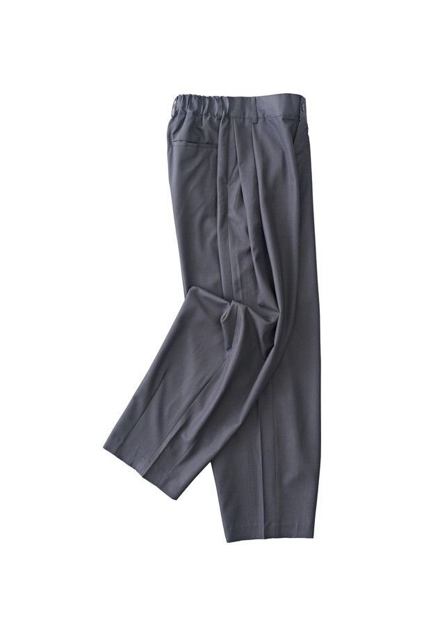 세련된 무드의 울 블랜드 벌룬 슬랙스 (그레이)입니다. 울, 폴리에스테르, 레이온, 스판덱스의 혼방 소재로 제작되어 부드러운 촉감과 편안한 착용감을 선사합니다. 미니멀하고 베이직한 스타일로, 와이드 핏과 롱 기장이 트렌디한 실루엣을 연출합니다. 일상, 캐주얼, 포멀 등 다양한 TPO에 활용 가능하며, 오피스룩, 비즈니스 캐주얼, 출근룩에도 잘 어울립니다. 심플한 디자인과 유동적인 핏으로 시크하고 클래식한 스타일을 완성해보세요.
