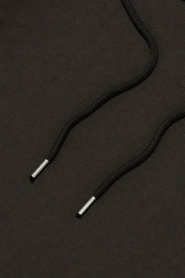 [기모선택] SHAKA(샤카) 로고 후드 티셔츠 (카키)는 캐주얼, 스트릿 스타일을 즐기는 분들을 위한 오버핏 후드 티셔츠입니다. 가을, 겨울 시즌에 적합하며, 부드러운 촉감의 기모 안감으로 따뜻하게 착용할 수 있습니다. 카키색상에 로고 패턴이 돋보이며, 긴소매와 두꺼운 두께감으로 편안함과 스타일리시함을 동시에 잡았습니다. 기모 선택 옵션을 통해 취향에 맞게 선택할 수 있으며, 일상에서 폭넓게 활용하기 좋은 아이템입니다.
